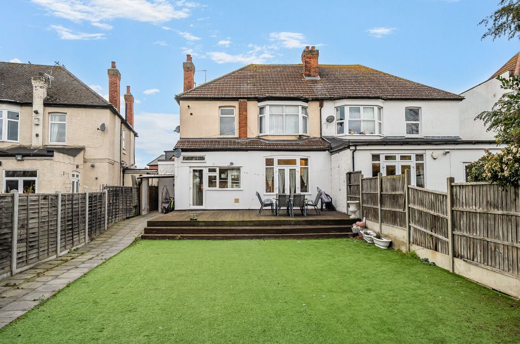 Property photo 3 of 12 1396392-6-696F913...