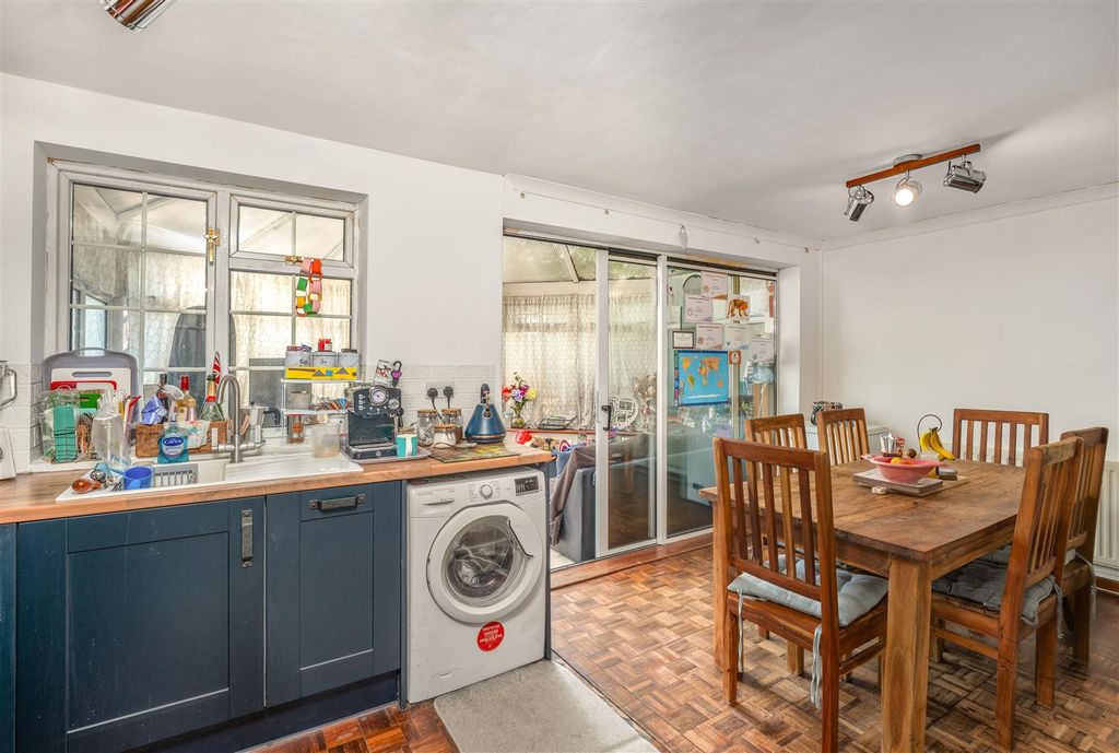 Property photo 3 of 14 24 Ironstones, Banbury-7.Jpg