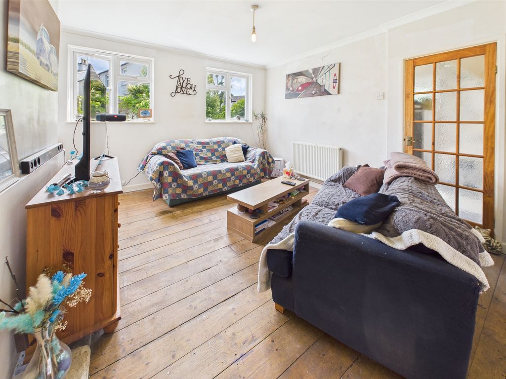 Property photo 3 of 23 Cam03974G0-Pr0151-Still002