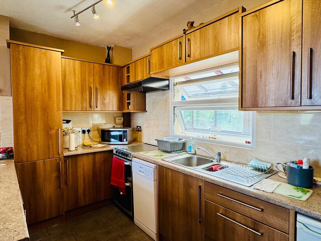 Property photo 2 of 29