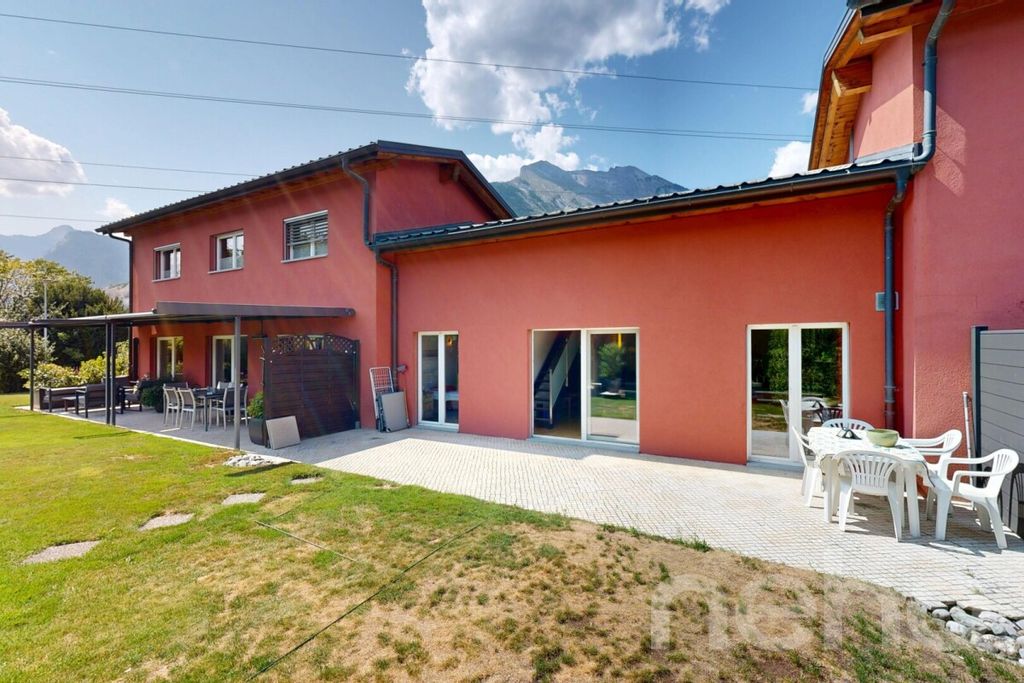 Property photo 3 of 12