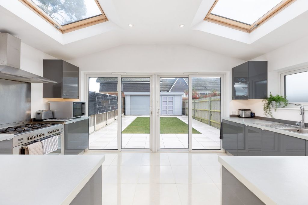 Property photo 3 of 22 Picture No. 05