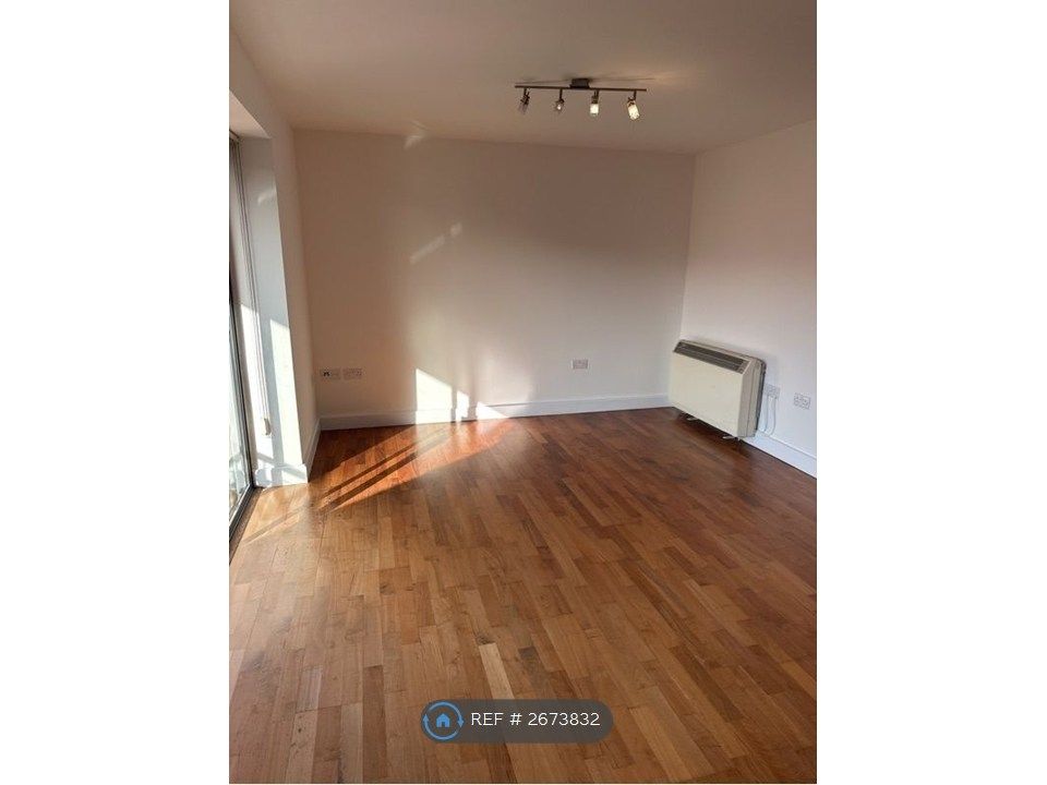 Property photo 3 of 8 Lounge