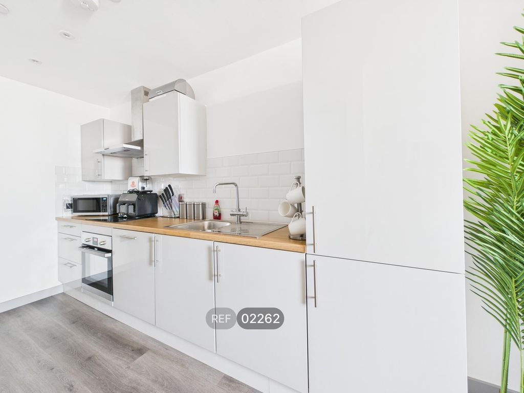 Property photo 1 of 14 Kitchen / Living Area