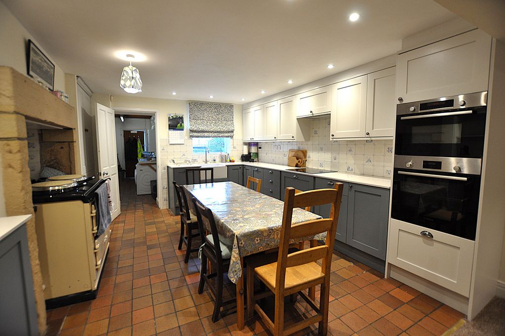 Property photo 3 of 28