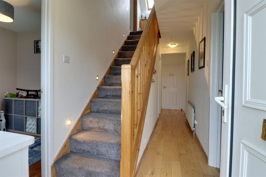 Property photo 2 of 20 Hallway