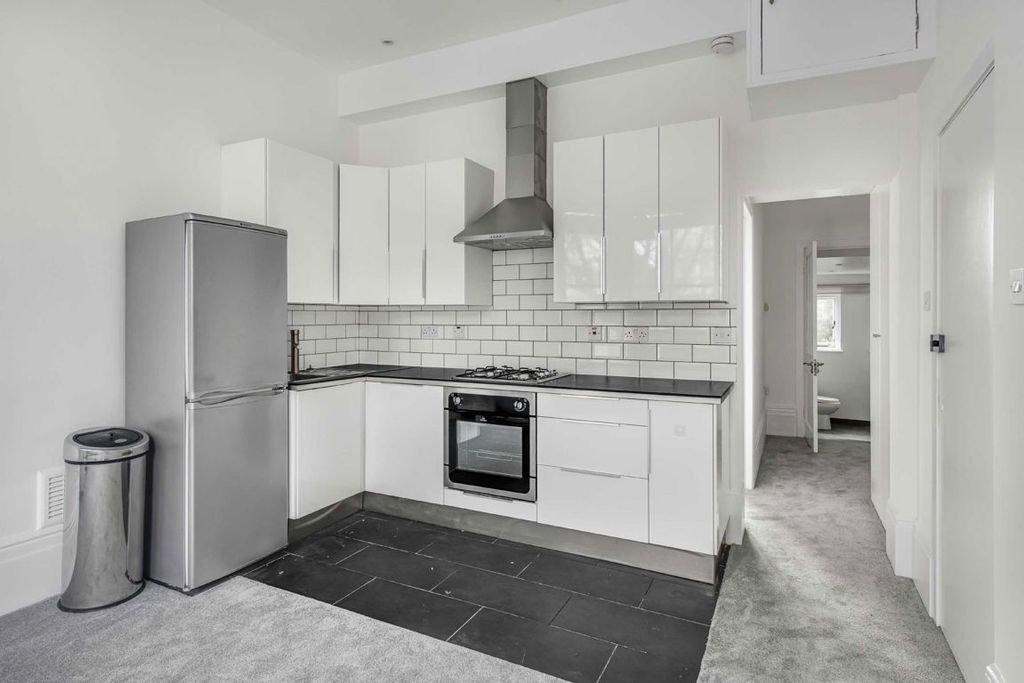 Property photo 3 of 4