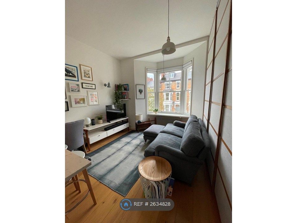 Property photo 3 of 12 Lounge Pic. 1