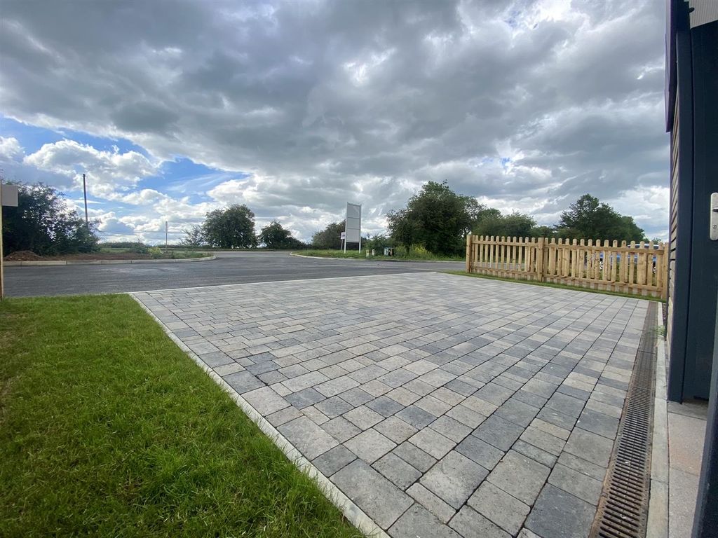 Property photo 2 of 18 Driveway