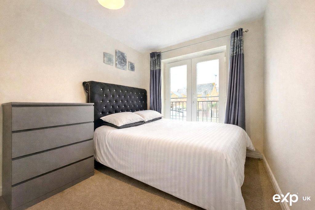 Property photo 3 of 11