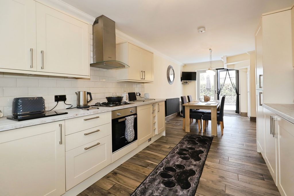 Property photo 3 of 21 Pbox-Img.Jpg