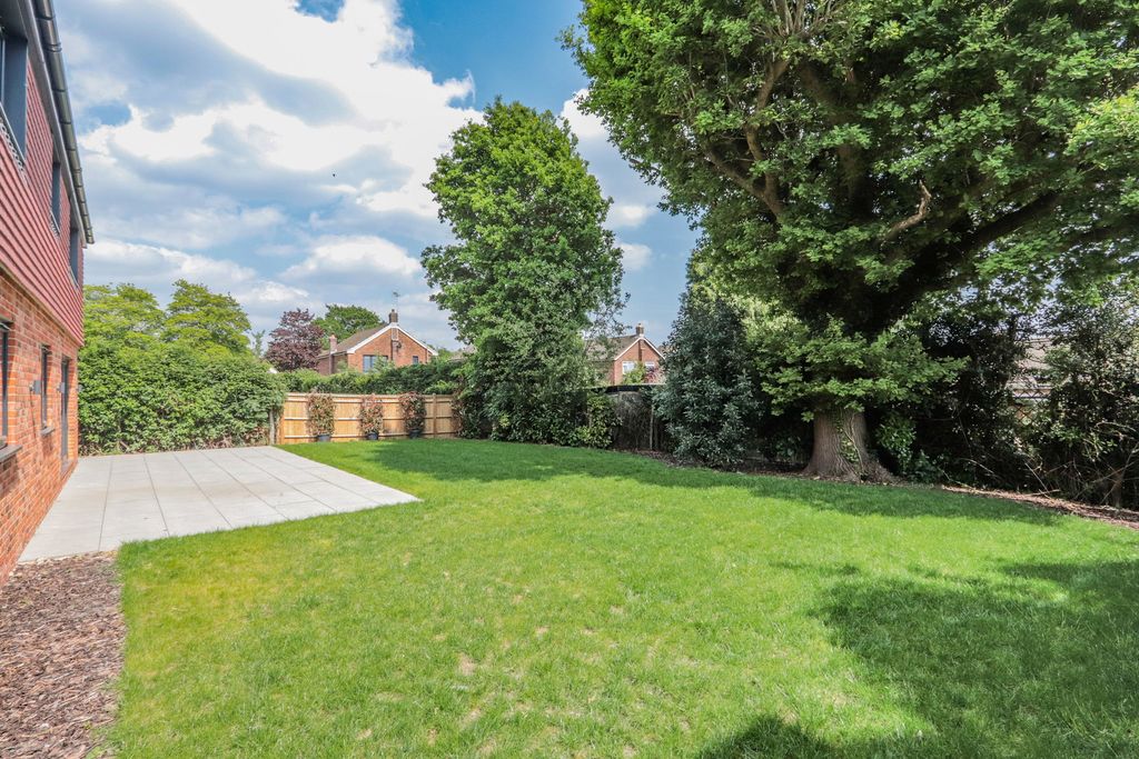 Property photo 2 of 18