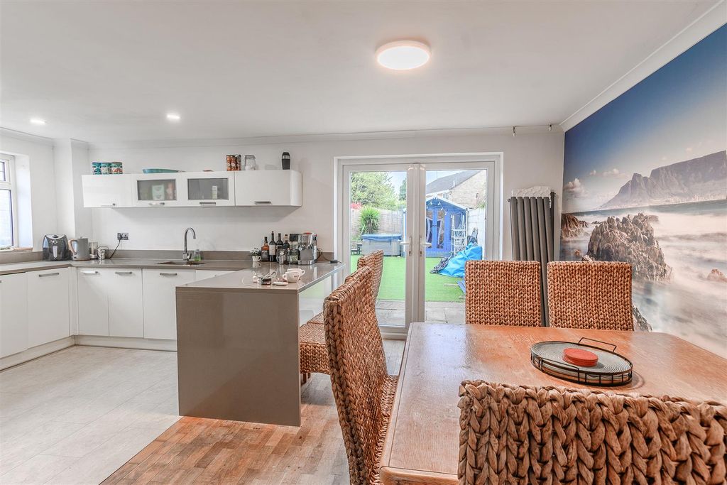 Additional image 6 of 3 bed semi-detached house for saleNorwood Crescent, Barry CF63