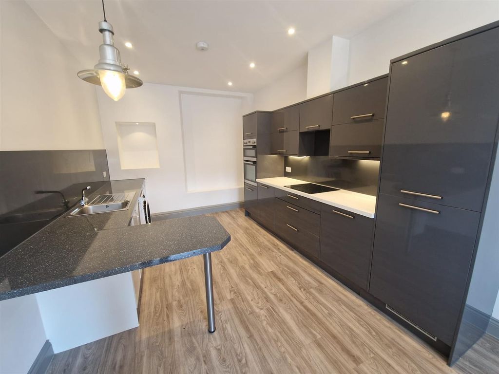 Property photo 3 of 19 F2F9827d-F205-4Abf-Bf0d-0F37E286Ad09.Jpg