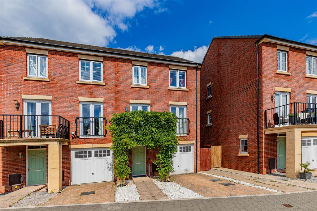 Property photo 1 of 20 Paul Williams Walk 6-1.Jpg