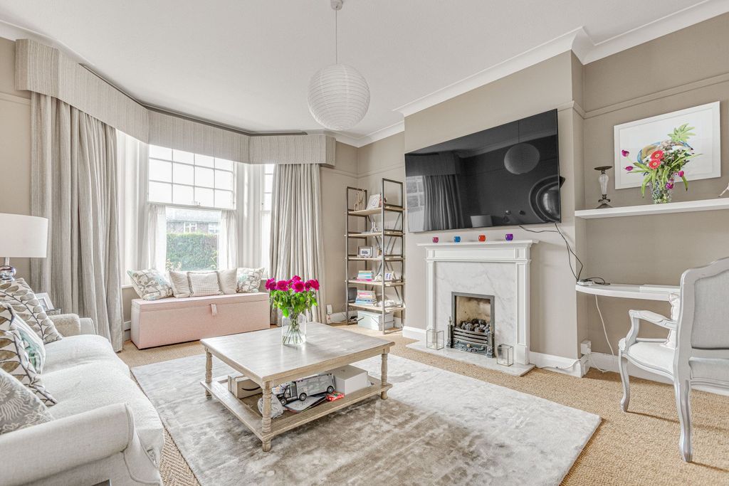 Property photo 2 of 25