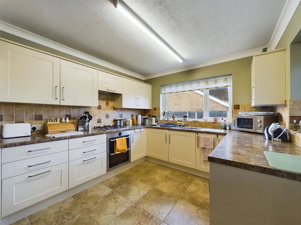 Property photo 3 of 21