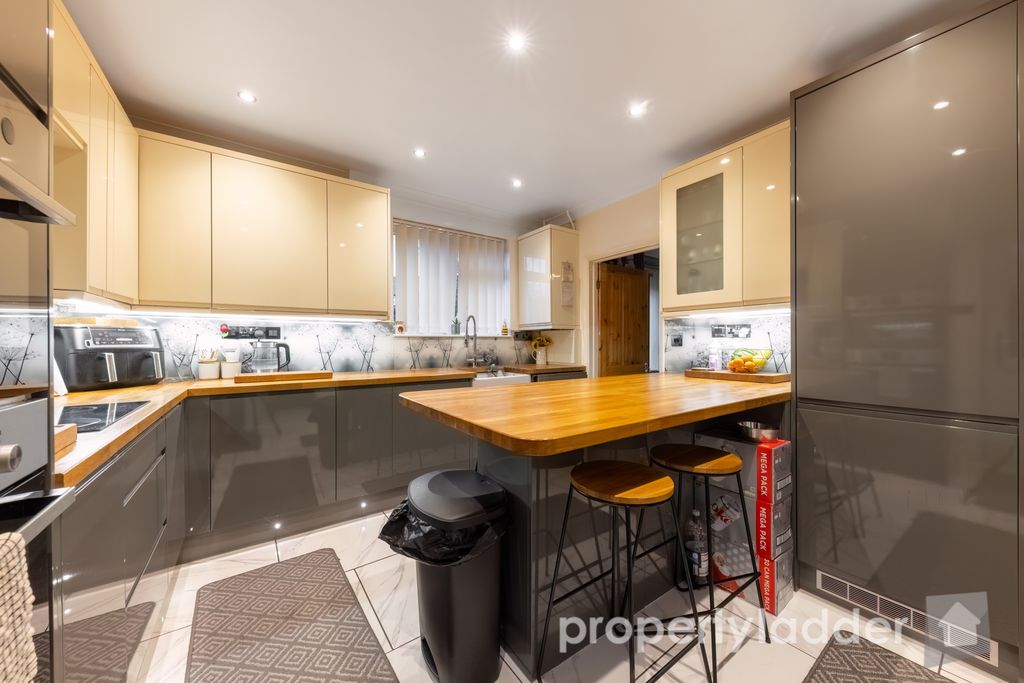 Property photo 3 of 18 Pl-13