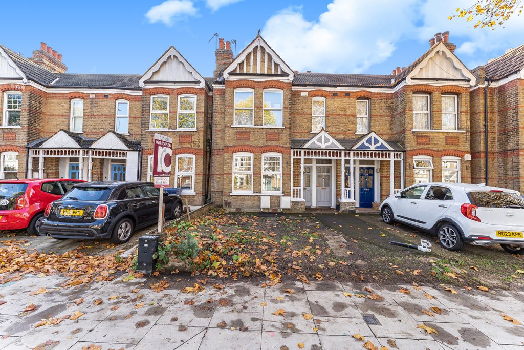 Property photo 2 of 8 Little Ealing Lane (20)