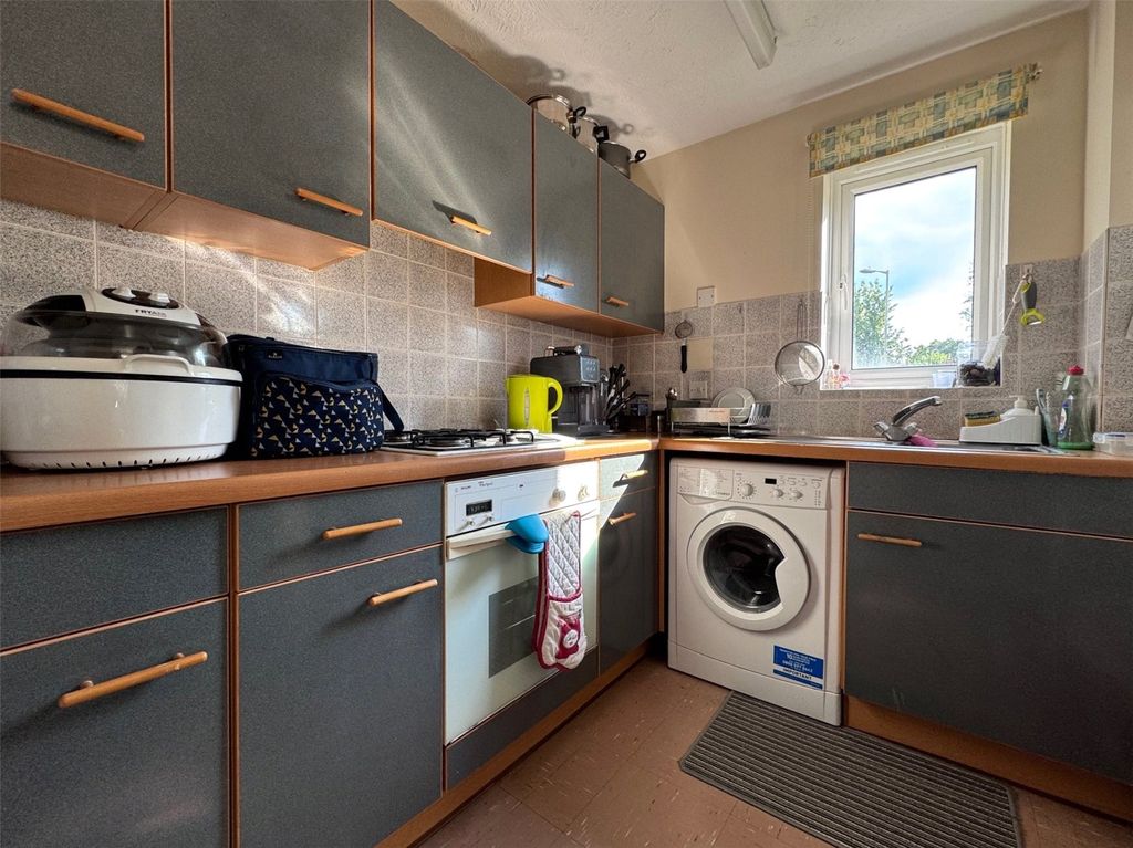 Property photo 3 of 6 Kitchen Alt