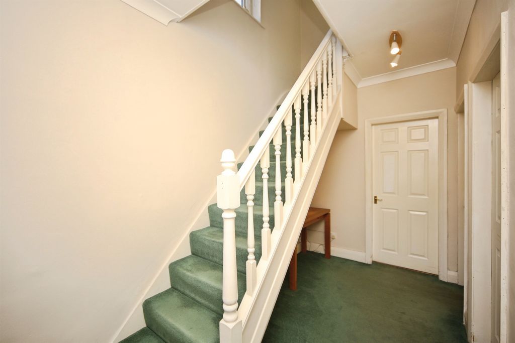 Property photo 2 of 31