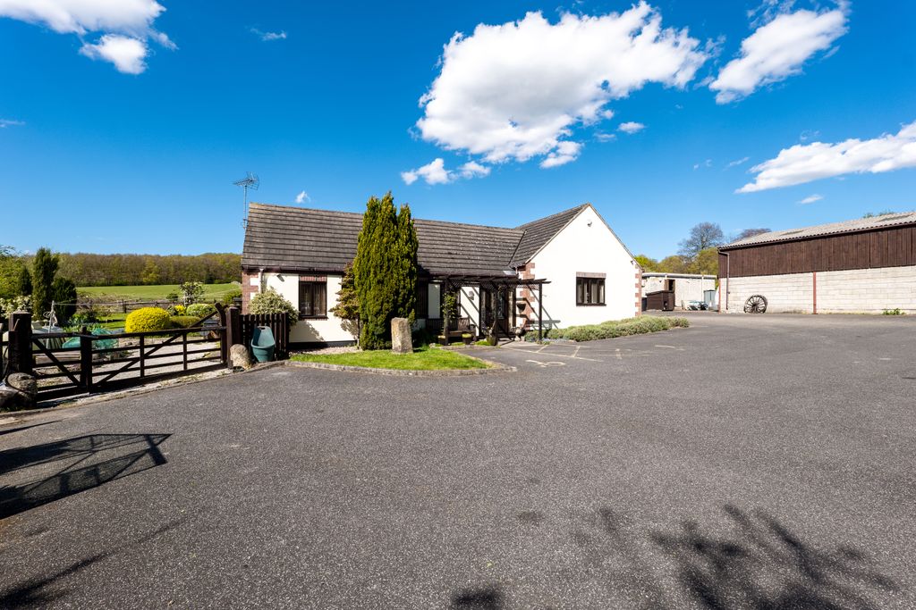 Property photo 2 of 31 P1086939-Hdr-Edit-Min