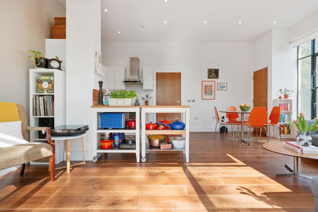 Property photo 3 of 15 Photo 11