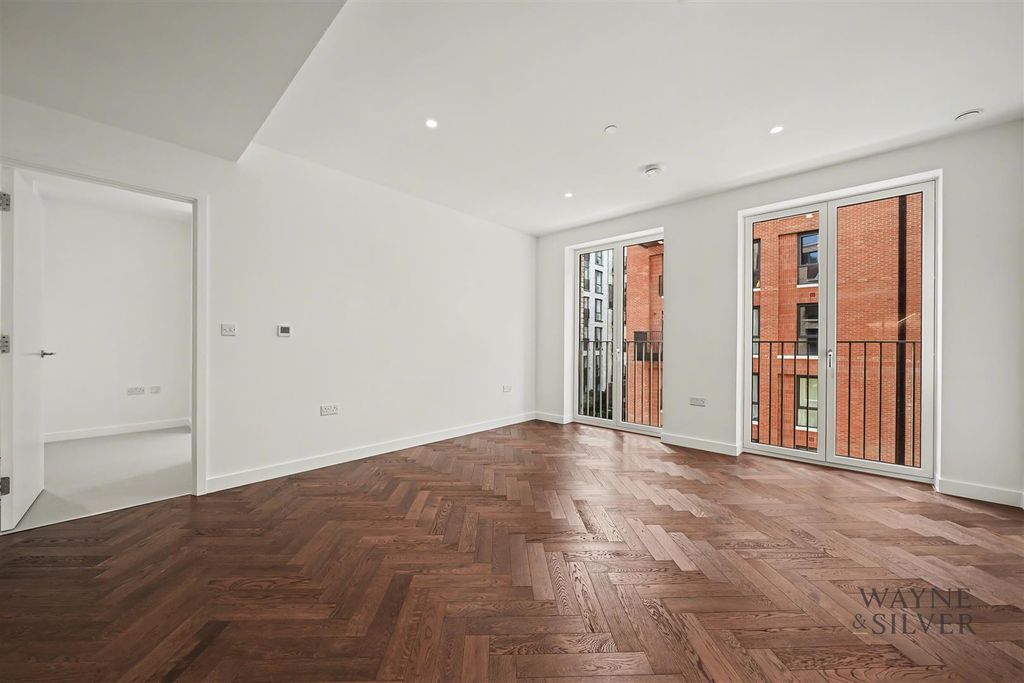 Property photo 3 of 18