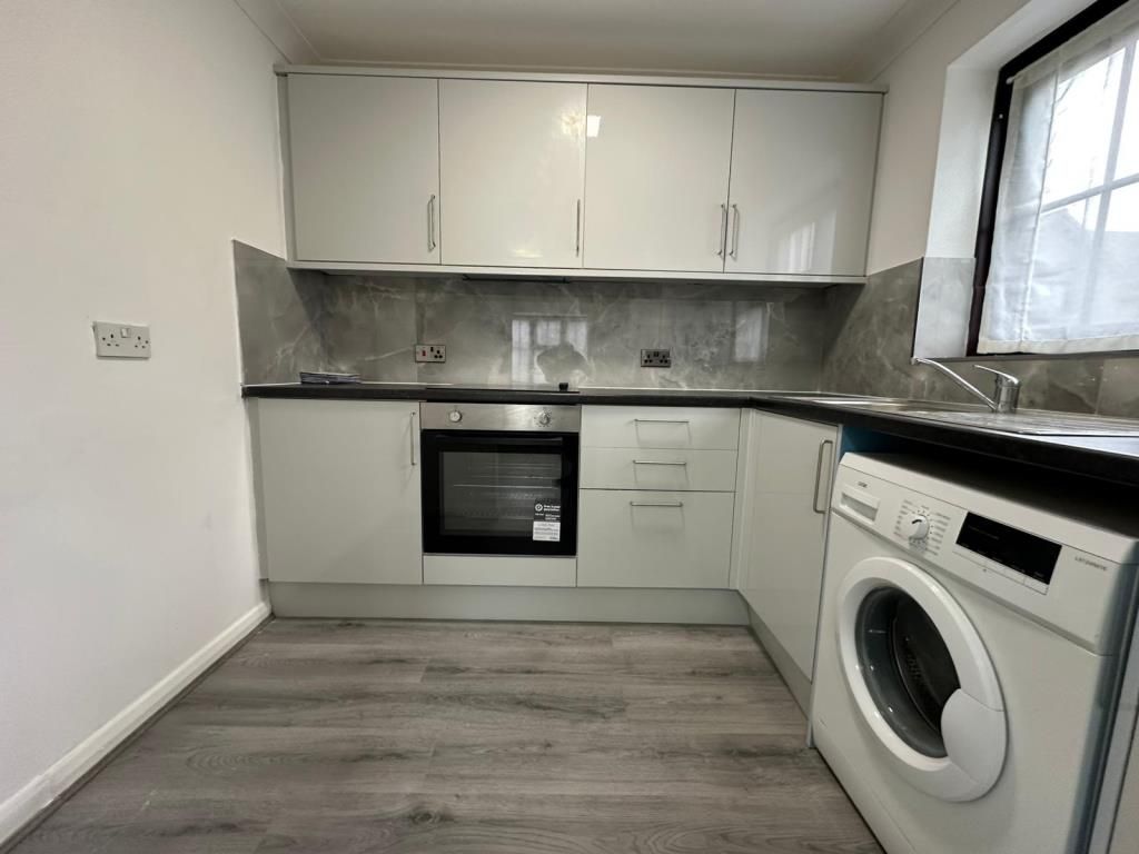 Property photo 2 of 6 Kitchen