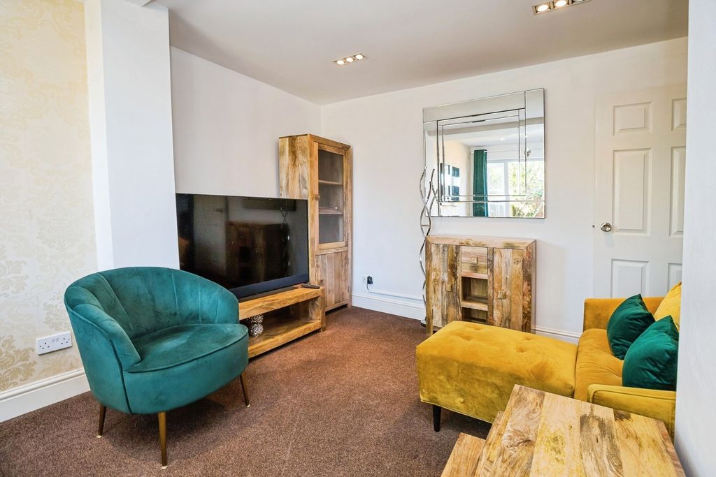 Property photo 2 of 17 Photo