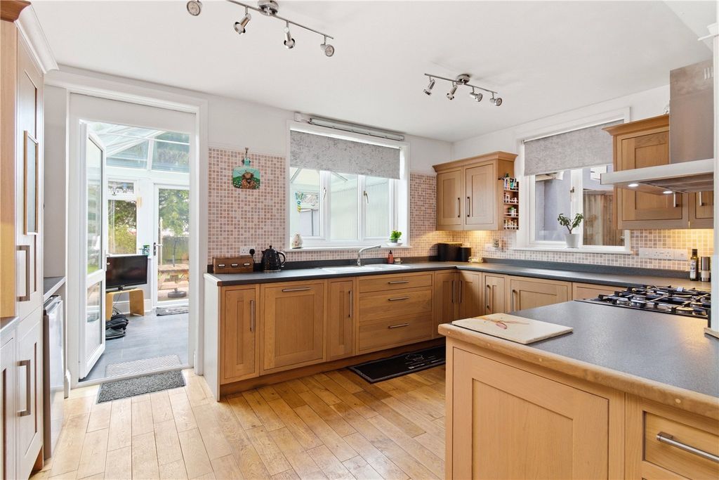 Property photo 3 of 34 Picture No. 46