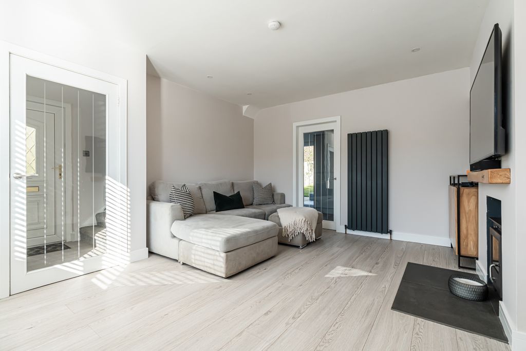 Property photo 2 of 21 Property Image 2