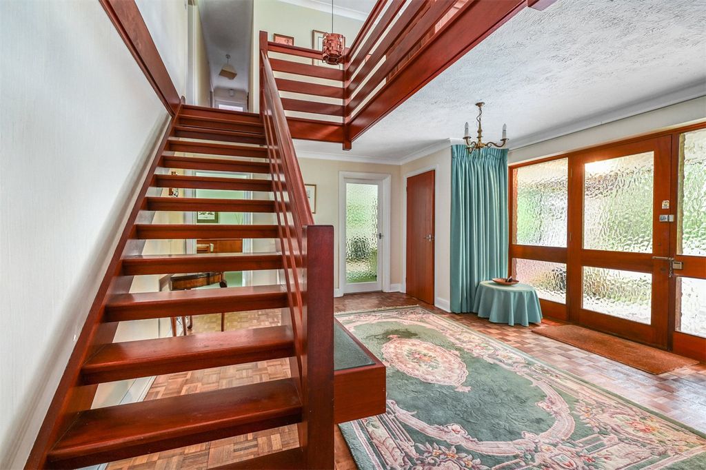 Property photo 3 of 15 Entrance Hallway