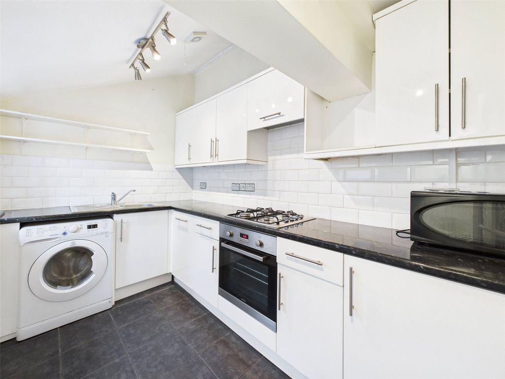 Property photo 3 of 12 Picture No. 11