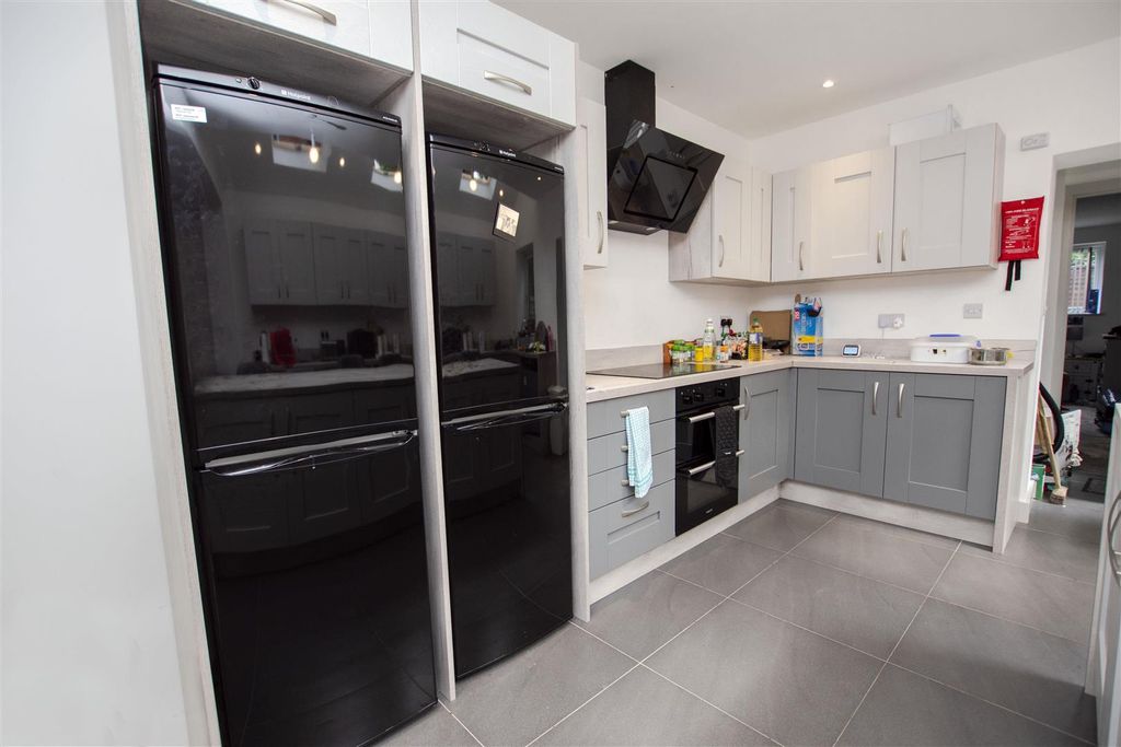 Property photo 2 of 15 Approach