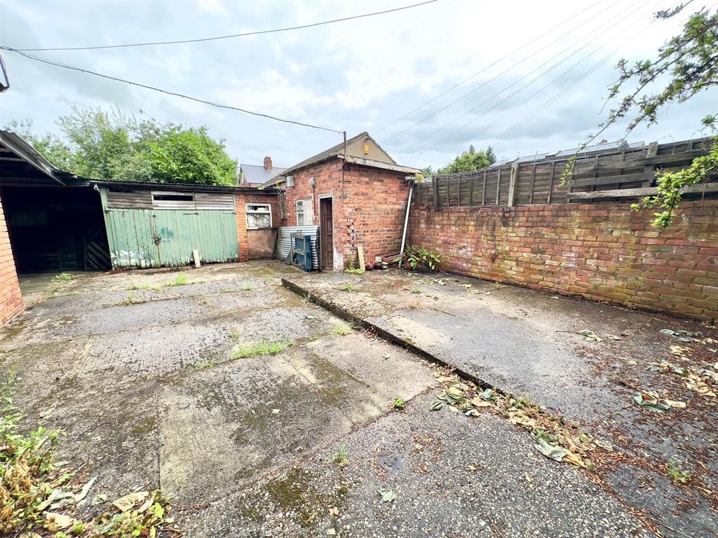 Property photo 2 of 7 Shop Yard.Jpeg