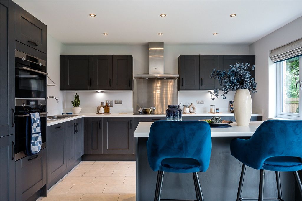 Property photo 1 of 11 Kitchen