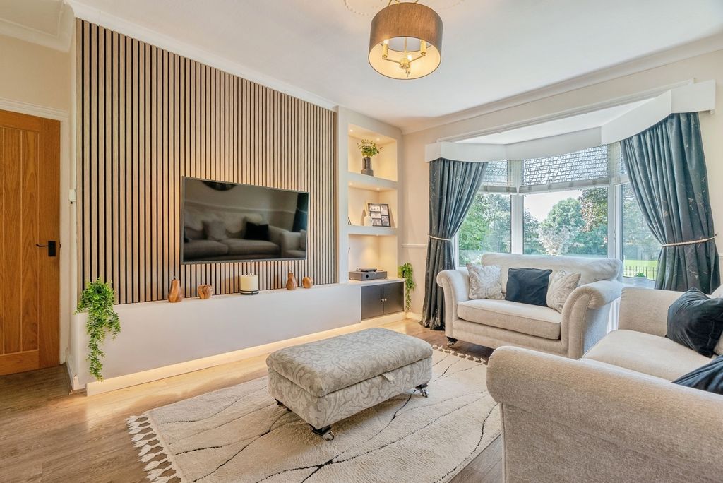 Property photo 2 of 16 Pbox-Img.Jpg