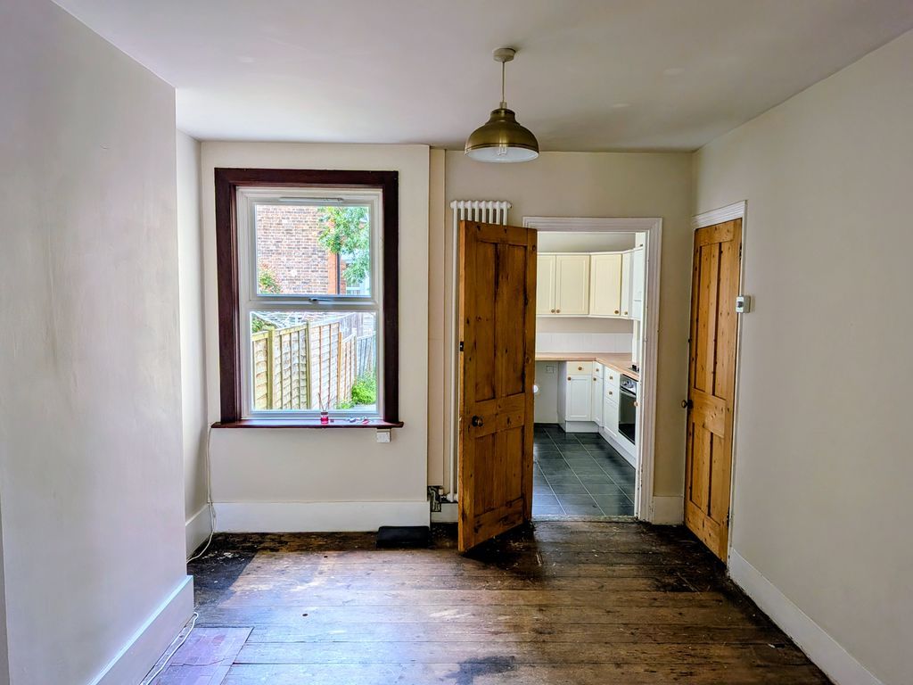 Property photo 3 of 12 Photo 8