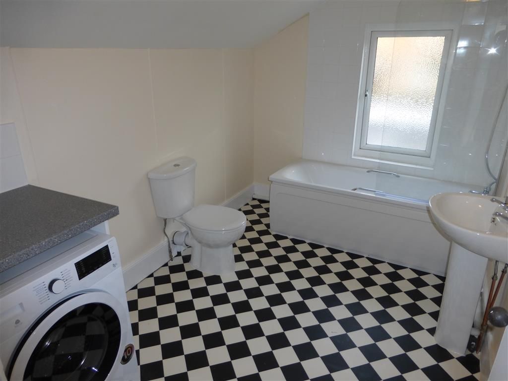 Property photo 3 of 8 Bathroom