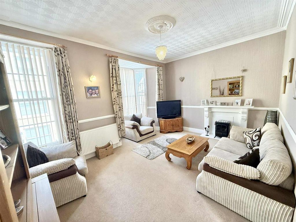 Property photo 2 of 10 9Fe82E70-8164-47Db-9135-5279B464Fb73.Jpg