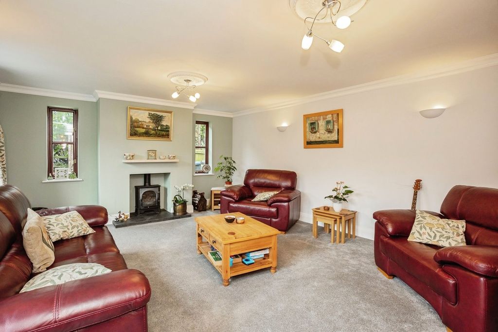 Property photo 2 of 26