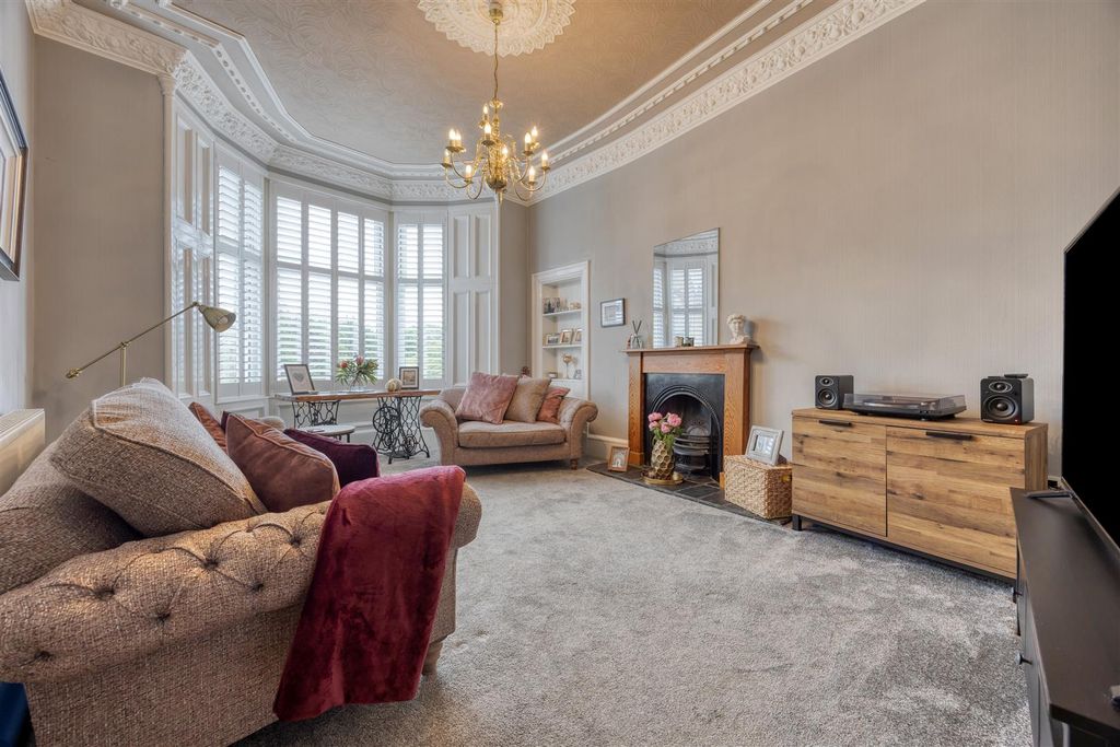 Property photo 3 of 26 106_Kirkintilloch_Road_Lenzie_023.Jpeg