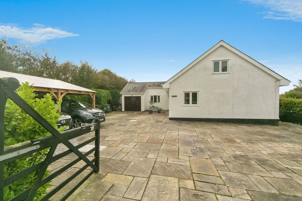 Property photo 2 of 28 2