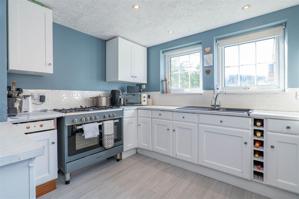 Property photo 3 of 25 Kitchen