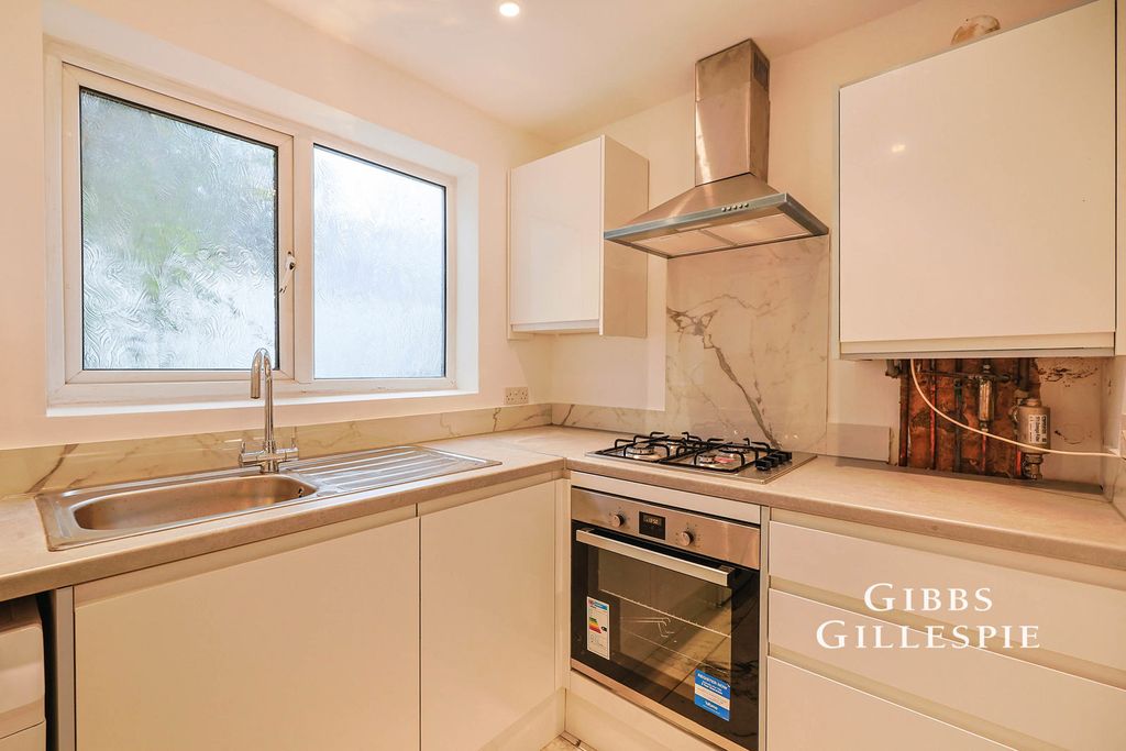 Property photo 3 of 11 Photo