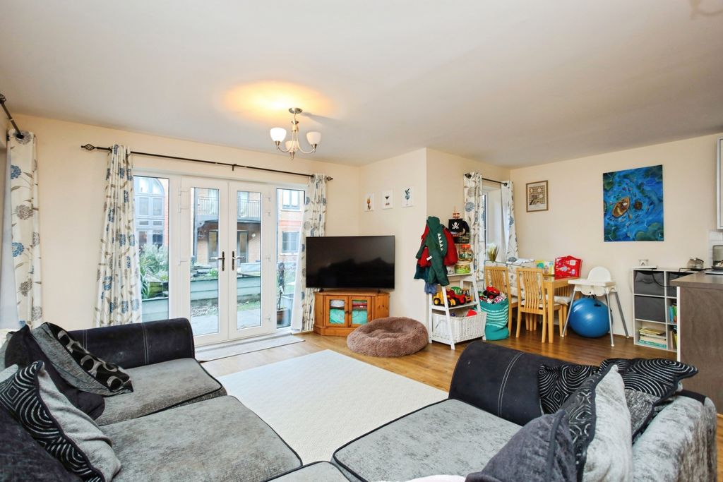 Property photo 2 of 16 Pbox-Img.Jpg