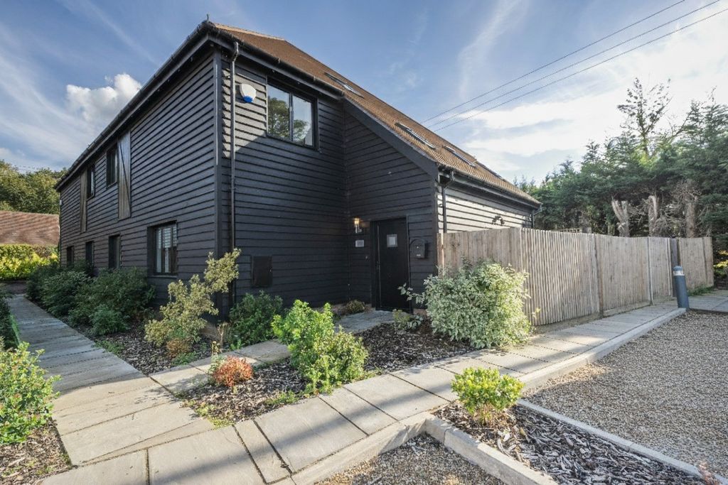 Property photo 3 of 23