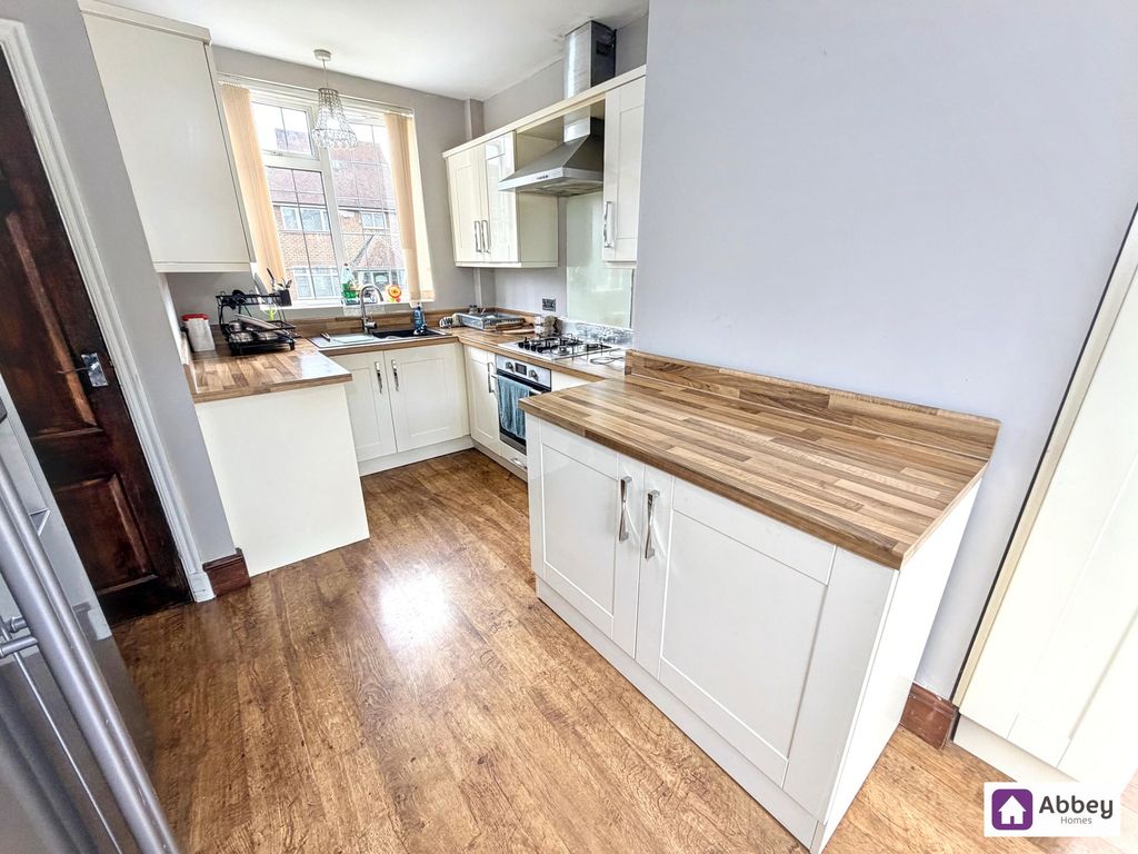 Property photo 3 of 12 Kitchen