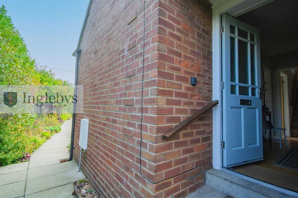 Property photo 3 of 31